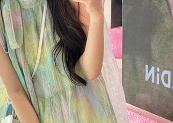 51吃瓜今日吃瓜必吃,快来访问我们的app,传送门为你开启美味旅程!